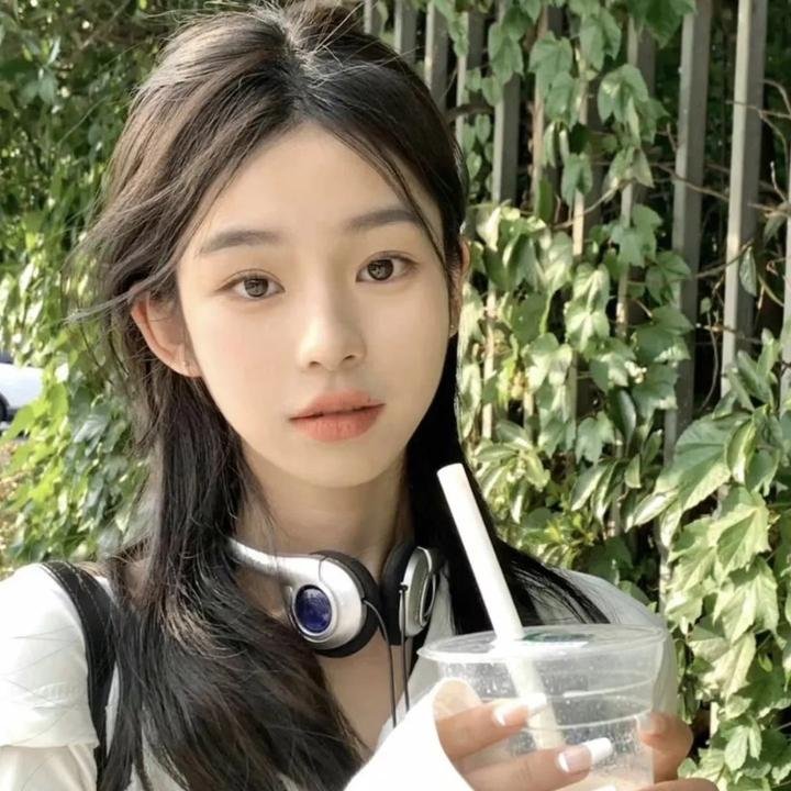 五十岁和渣男离婚后被三个哥哥宠上天